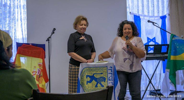 Ministração no encontro Aviva Israel